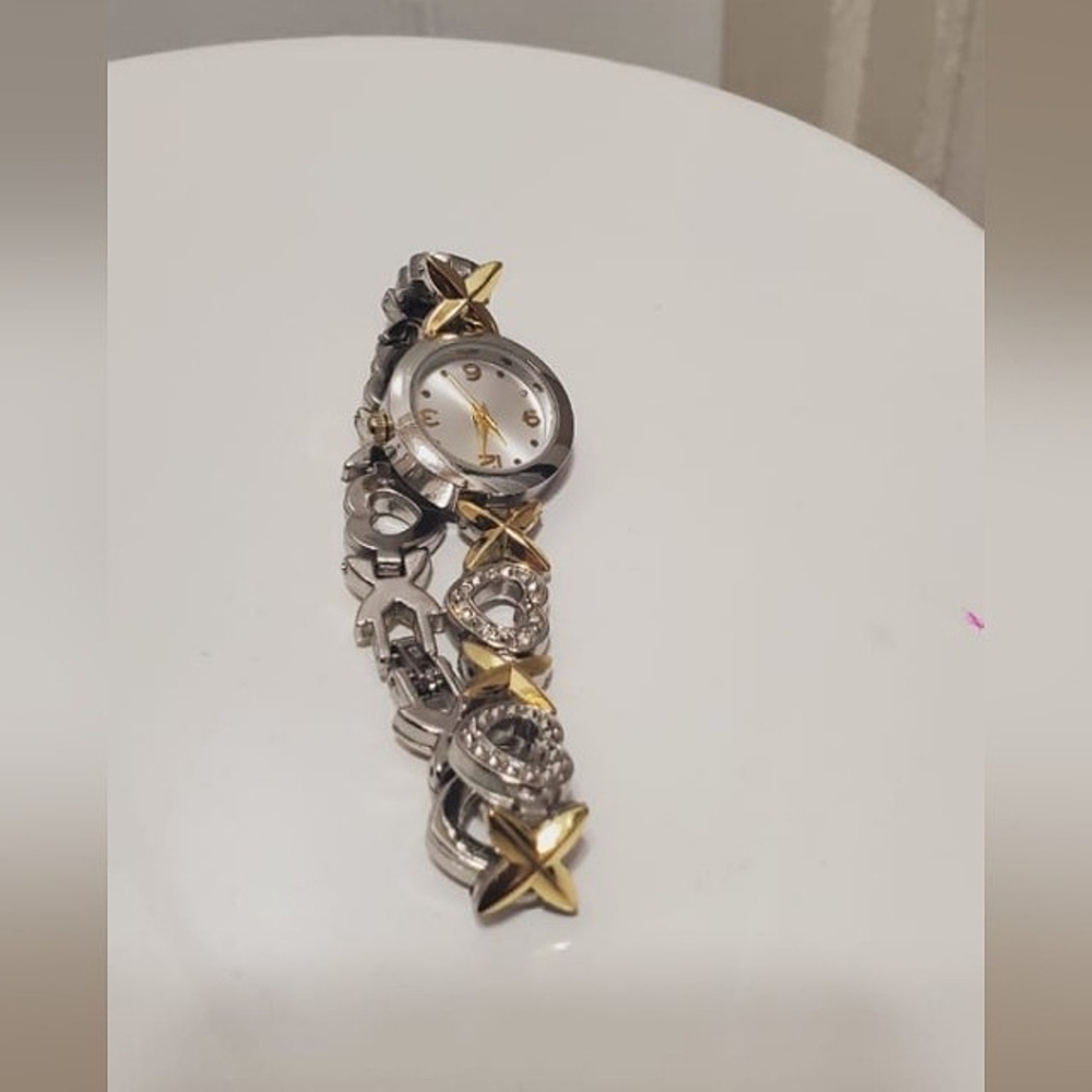 Vintage Heart And Crosses Chrome And Gold Plated Women's Quartz Watch. 🌴